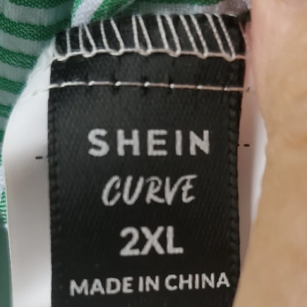 SHEIN Green and White Seersucker Striped Short Set - Picture 6 of 12
